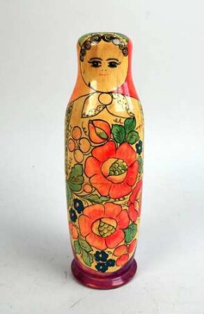 Matrjoschka als Hülle für eine Flasche