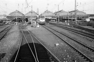 Karlsruhe: Ausfahrt Nord; Hauptbahnhof