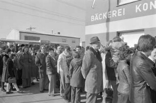 "Tag der offenen Tür" in den Betriebsräumen der Bäckerei Rudolf Neff zu Gunsten der ARD-Fernsehlotterie "Ein Platz an der Sonne"