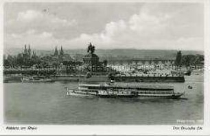 Dampfschiff vor dem Deutschen Eck mit dem Kaiser-Wilhelm-I.-Denkmal