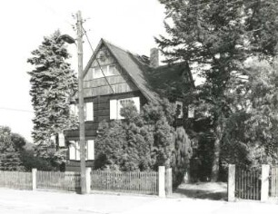 Dresden-Naußlitz, Burgwartstraße 41. Wohnhaus (um 1925) einer Holzhaussiedlung (Baugenossenschaft)