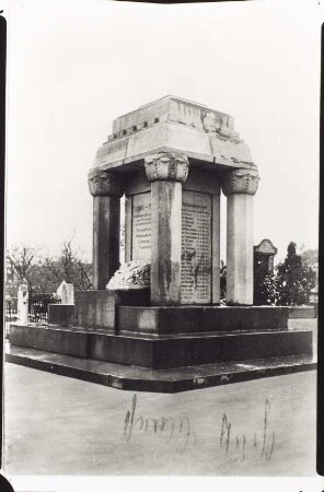 Denkmal für die Gefallenen des 1. Weltkrieges : Denkmal für die Gefallenen des 1. Weltkrieges. Sandstein (nach 1918). Großweitzschen