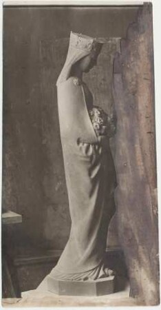Heilige Elisabeth : Heilige Elisabeth (für Kapstadt). Schlesischer Sandstein (vor 1929; M. Molitor)