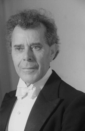 Porträtaufnahmen des Dirigenten Professor Otto Laugs