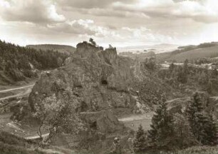 Geyer. Binge. Blick von Norden. Im Hintergrund der Fichtelberg