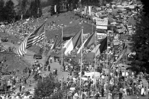 Schauinslandrennen: Holzschlägermatte; Fahnen der beteiligten Nationen