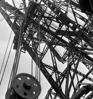 Flaschenzugkonstruktion an einem Eimerkettenbagger im VEB Braunkohlenwerk Mulde-Nord Gräfenhainichen, Tagebau Muldenstein