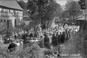 Festumzug zum Schulfest in Steinbach - Nähe Häßler-Brücke