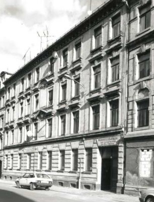 Leipzig-Lindenau, Helmholtzstraße 33. Wohnhaus. L. V. 19. Jh. Straßenansicht