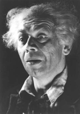 Hamburg. Portrait eines Schauspielers, aufgenommen während der Aufführung des Volksstückes "Katharina Knie" von Carl Zuckmayer im Haus Altona 1946.