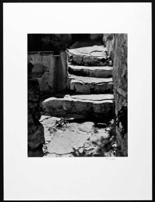 Nafplio.Treppenaufgang mit Bruchsteinen