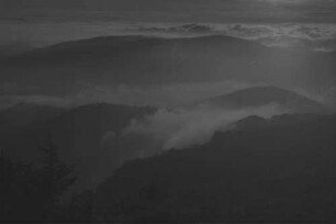 Belchen: Nebelmeer hinter dem Belchen, brandet gegen den Hochkelch