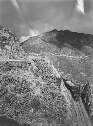Eisenbahn : Eine Eisenbahn im Gebirge von Eritrea