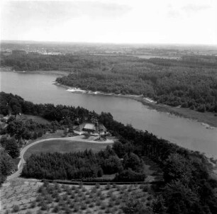 Wohnhaus (Trittauer Straße 28): Luftbild: im Hintergrund der Mönchteich