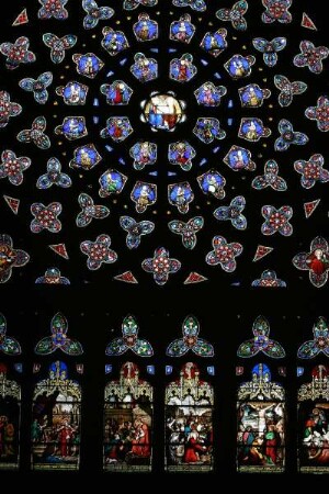Frankreich. Bretagne. Finistere. Saint Pol de Leon. Ancienne Cathedrale. Kästchen mit exhumierten Schädeln
