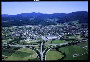 Gundelfingen: Gesamtbild [Luftbild] von Westen, mit Schwarzwald