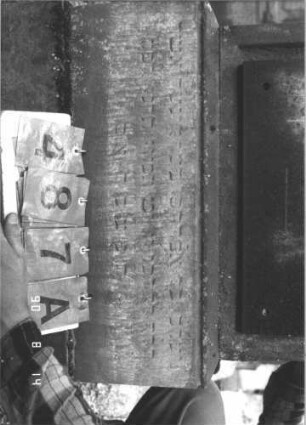 Grabstein 487 (Index: 99787800) Material: Sandstein und polierter Granit Zustand: leicht verwittert Maße HxBxT: 207x64x41 cm Besonderheit: Schrift braun: Grabstein 487A