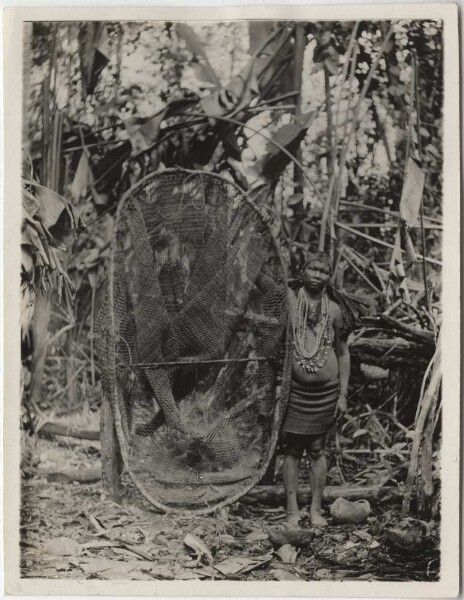 Barbado Umotina woman with large fishnet