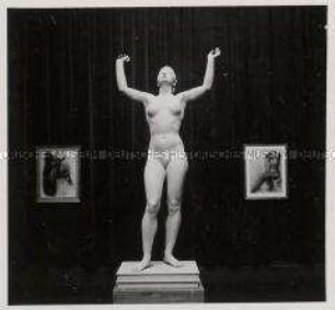 Paris, Bildhauer Professor Arno Breker, Figur "Eos"
