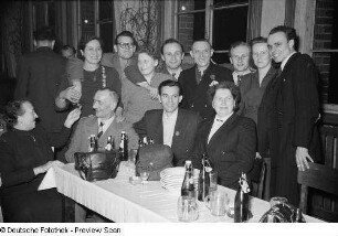 Gruppenporträt von Gästen