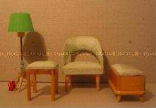 Puppenmöbel: Schlafzimmer/Sessel, Hocker, Truhe, Stehlampe