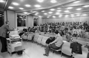 Freiburg: Pädagogische Hochschule, Aula, Robert Dickmann, Vortrag, mit Auditorium
