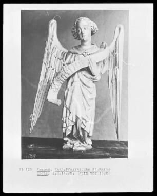 Engel mit Schriftbändern