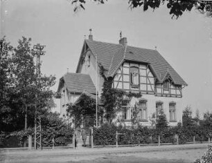 Villa, Straßenansicht