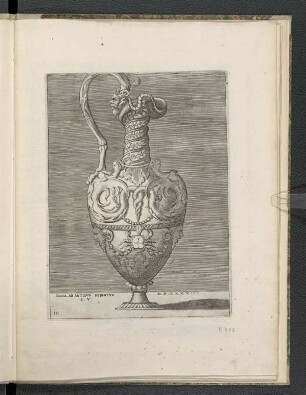 Vase mit Henkel in Vogelkrallenform