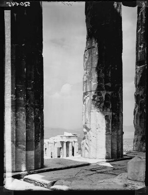 Athen: Säulen des Parthenon Blick zum Erechteion