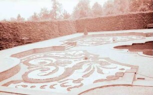 Hannover, Herrenhausen: Gartenbeetverzierung im Park