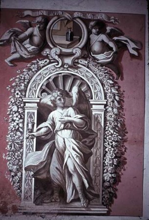 Innendekoration der Schlosskapelle — Wanddekoration der Schlosskapelle — Engel in gemalten Nischen des Erdgeschosses — Engel mit Kelch