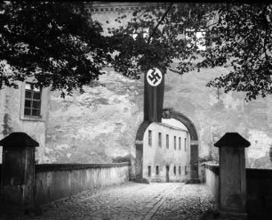 Schloss Döben : Zufahrt zum Schloss