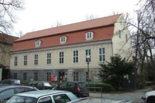 Schoeler-Schlößchen mit Vorgarten und Schoelerpark; Berlin, Charlottenburg-Wilmersdorf