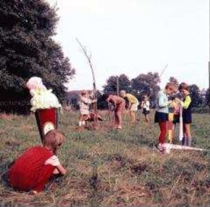 Leben im Dorf Hohburg (Wurzen): Am Tag der Einschulung pflanzen die Erstklässler Bäume