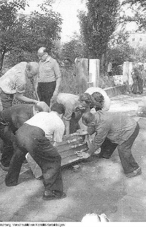 Dresden. Werner Dietrich, 1. Stellvertreter des Oberbürgermeisters von Dresden, legt den Grundstein zum Wiederaufbau der Dresdner Südvorstadt, 1955 & Dresden. Südvorstadt Dresden, Enttrümmerungs- und Wiederaufbauarbeiten in der Dresdner Südvorstadt, 1955