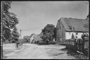 Schänitz. Gasthof und Dorfstraße