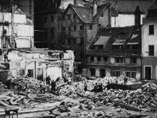 Szene aus dem Dokumentarfilm "Abriß alter Häuser im Dresdner Stadtzentrum" (Gebiet der Kleinen und Großen Frohngasse)