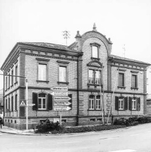 Rathaus, ehem. Schule; Dreieich, Bleiswijker Straße 2
