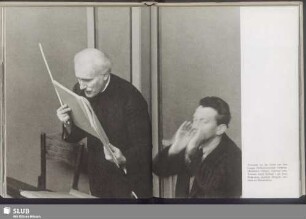 Toscanini bei der Probe mit dem Haager Philharmonischen Orchester während einer Tournee durch Holland 1937