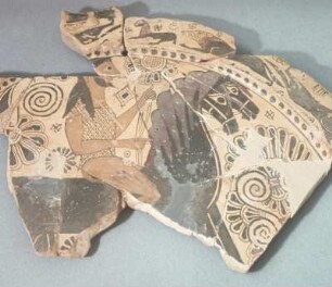 Thasos, Limenas Thasou, Archäologisches Museum : Thasos, Limenas Thasou, Archäologisches Museum, Teller (Fragment), archaisch, polychrom, mit Darstellung eines Reiters, aus dem Athena-Heiligtum in der antiken Stadt Thasos