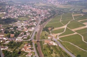 Schallstadt, Wolfenweiler: Überführung und Bahnhof
