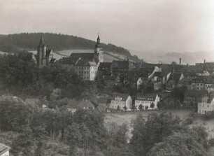 Schwarzenberg, Stadtansicht mit Schloss