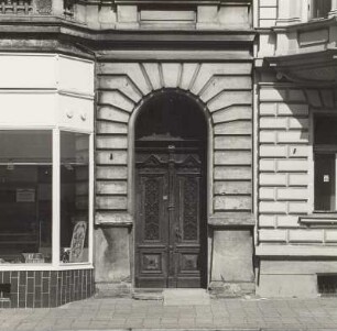 Wohn- und Geschäftshaus