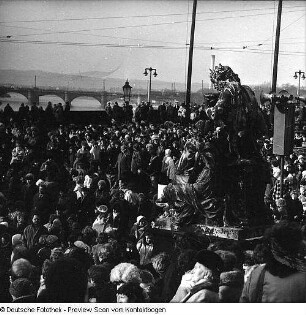 Kundgebung Georgi-Dimitroff-Platz (Schloßplatz) mit Modrow u.s.w.