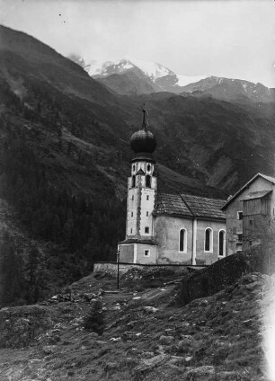 Kaplaneikirche Heiligkreuz : Blick zur römisch-katholischen Kaplaneikirche Heiligkreuz in der Gemeinde Sölden in Tirol.