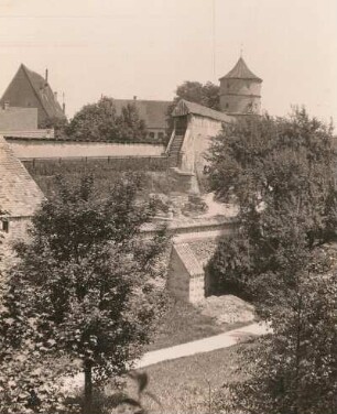 Nördlingen, Feilturm : Nördlingen. Wallpromenade mit Feilturm