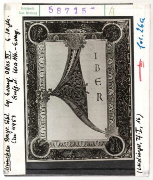 München, Staatsbibliothek: Clm 4453, sog. Evangeliar Ottos III., fol. 26a: Initiale des Matthäus-Evangeliums