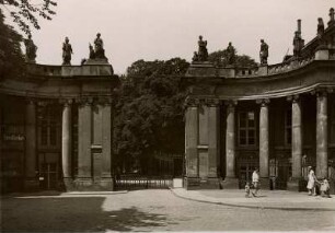 Berlin-Mitte. Ansicht des Zugangs zum Schloß Monbijou. Errichtet vom 1703-1706 im Stil des Spätbarocks