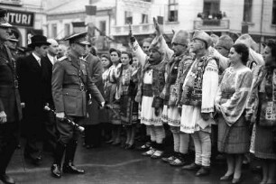 Craiova: Marschall [Ion] Antonescu begrüßt Bauernabordnung